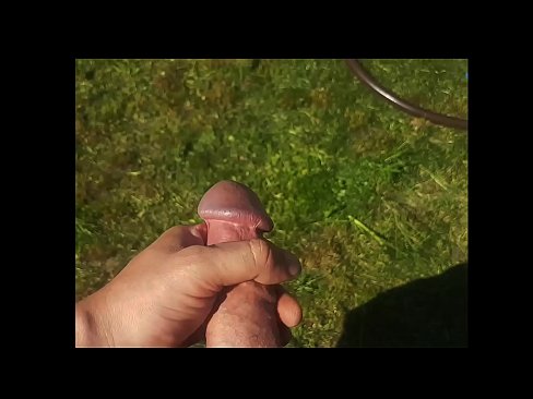 ❤️ Hete hottie laat zich in haar roze kutje neuken en spuitend klaarkomen in een zomerse tuin ❤ Quality porn at us