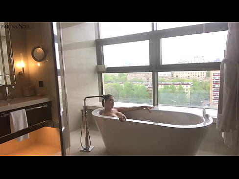 ❤️ Enorme babe die hartstochtelijk haar poesje aftrekt in de badkamer ❤ Quality porn at us