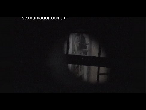 ❤️ Blondie wordt stiekem gefilmd door een voyeur uit de buurt, verstopt achter holle bakstenen ❤ Quality porn at us